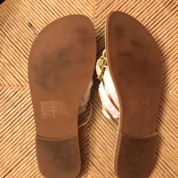Super cute gold sandals, size 6. Barely worn! - Picture 4 of 4